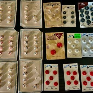 ⭐️$5 when bundled! ⭐️ Vintage Supreme And Le Bouton Plastic Buttons W Shank lot